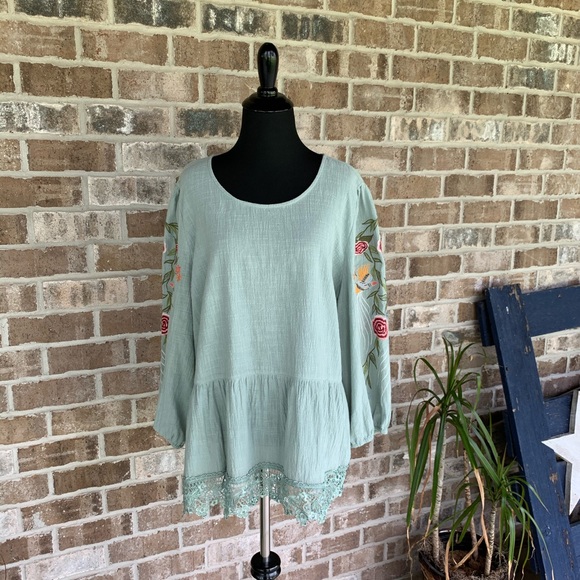 caleooa Tops - Caleooa Light Green Woven Embroidered Sleeve Top